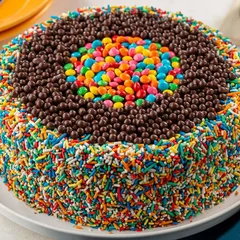 Bolo de Chocolate com Brigadeiro, Bolinhas e Confetes