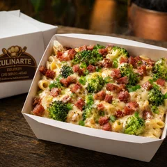 Macarrão molho branco com Brócolis e  bacon