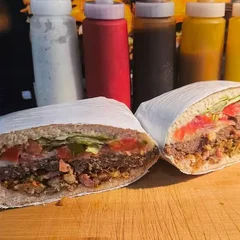 X-Alcatra (Burguer Caseiro, Alcatra Acebolada, Presunto,Queijo, Alface e Tomate)