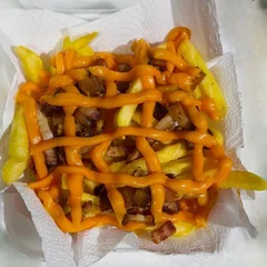 Batatas Fritas com Cheddar e Bacon