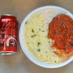 Frango Parmegiana & Purê + lata Coca Zero + R$ 14,99 leve outra marmitex