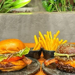 2 Burger Leve uma Batata Grátis- Combo de Lançamento