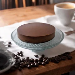 Cheesecake Duplo Chocolate 1,2kg - Acompanha Calda de Chocolate - Rende 8 Fatias