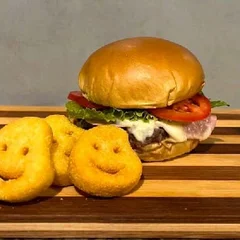Kids Salad + Batata Smile + Refrigerante