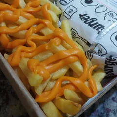 Monte seu Combo com 2 Lanches + 2 Batatas individuais c/ Cheddar