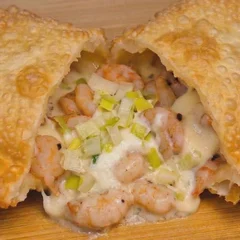 Pastel de Camarão com Cream Cheese e Alho Poró