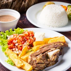 Costela Assada com Mandioca Frita