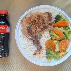 Bisteca & Legumes + Coca Pet + R$ 18,99 leve outra marmitex