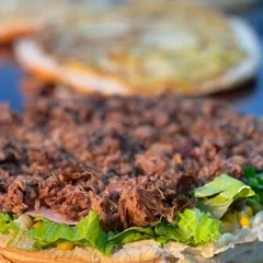 37-CALOTINHA COSTELA DESFIADA COM CEBOLA CARAMELIZADA 