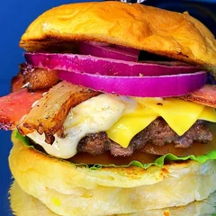P.C.Q.B.S | PÃO + CARNE + QUEIJO + BACON + SALADA