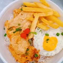 Bife de frango Grelhado   a Cavalo 