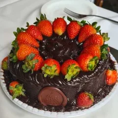 Bolo de Chocolate dos Deuses c/ Morangos - Pequeno
