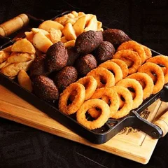 Combinado 4 (Kibe Recheado(8 unid), Batata Rústica(400g) e Onion Rings.(14unid)