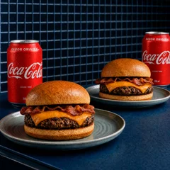 Combo: 2 x Burger + 2 x Coca Cola 