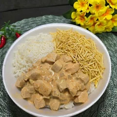 Strogonoff de Frango P -  Batatinha palha 