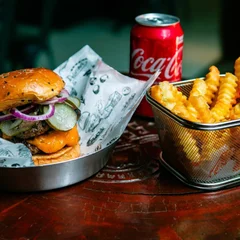 Combo Burguer Quarteirão + fritas + refrigerante