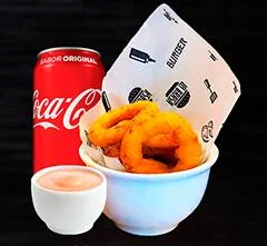 Onion rings, refrigerante, molho