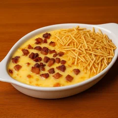 Batata Recheada de Frango com Cheddar, Muçarela, Bacon e Batata Palha
