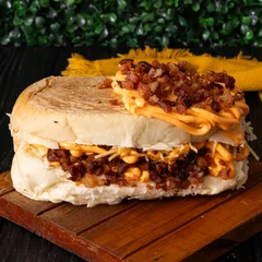 DOG CHEDDAR E BACON PRENSADO 
