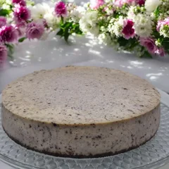 Cheesecake de Oreo 1,2kg  - Acompanha Calda de Doce de Leite - Rende 8 Fatias