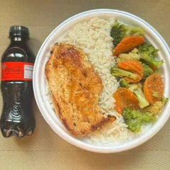 Frango Grelhado & Legumes + Coca Zero Pet + R$ 18,99 leve outra marmitex