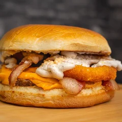 Burguer - Guardião (1 Carne 150g, Cheddar, Bacon, Onion Rings e Molho)
