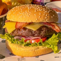 Burger Baconese de Picanha ,Queijo Mussarela, Bacon e Salada