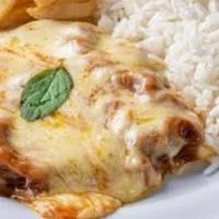 Filé de Frango à Parmegiana Tradicional 2 Pessoas + 2 Refri Mini