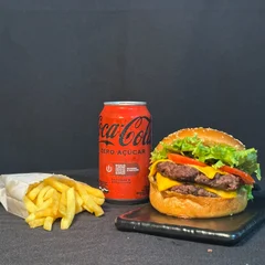 Salada + Coca Cola Zero Lata 220ml & Fritas +  R$ 18,99 leve outro burger