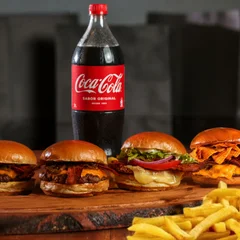 Combo Família |4 Burguers+Fritas Grande+Coca Cola 2L 