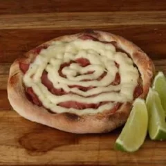 Esfiha de Calabresa com Catupiry