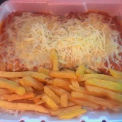 FILÉ DE FRANGO À PARMEGIANA 