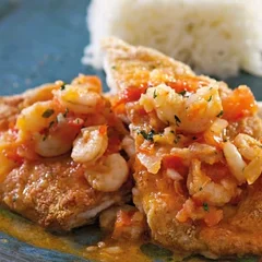Peixe ao Molho de Camarão Premium com Batata Frita Crocante (Serve Bem1 Pessoa)