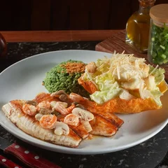 Filé de Tilápia  + Molho Belle Meuniere | 2 Acompanhamentos 