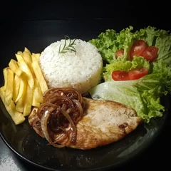 GRELHADO DE FRANGO COM CEBOLA CARAMELIZADA