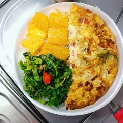 OMELETE ESPECIAL DE FRANGO COM QUEIJO