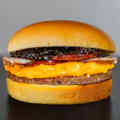 Burguer Cheddar Picanha c/ Cebola Caramelizada - 150g de Carne