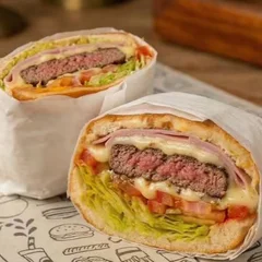 X-Salada (Burguer Caseiro, Presunto, Queijo, Alface e Tomate).