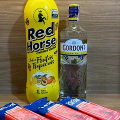COMBO GIN GORDONS TRADICIONAL 1L  +  1 RED HORSE SABOR TROPICAL  2L + 3 GELO DE COCO SABOR MORANGO 200ML 