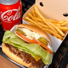 Combo - Lanche Snack Salad + Fritas + Coca-Cola Grátis (Serve Bem 1 Pessoa)