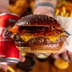1 Classico Bacon 150g + 1 Porção de Fritas 70g + 1 Coca Lata