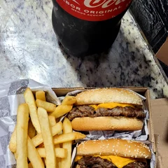 2 Cheese Burguer + Batata Frita + coca lata 350 ml