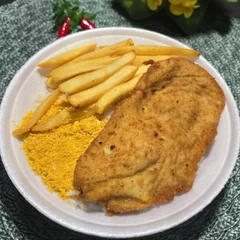 Filé de Frango á Milanesa P - Batatinha e Farofa
