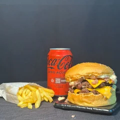 Catupiry & Bacon + Coca Cola Zero  Lata 220ml & Fritas +  R$ 18,99 leve outro burger