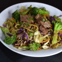 YAKISOBA DE CARNE