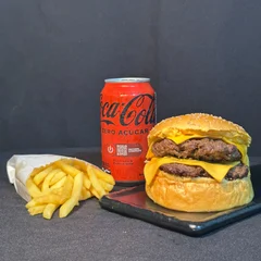 Cheddar  + Coca Cola Lata zero 220ml & Fritas +  R$ 18,99 leve outro burger 