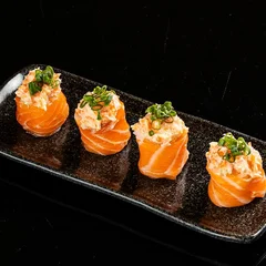 Gunkan Salmão - 4 und