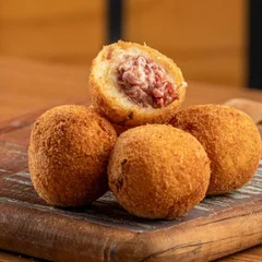Bolinho de Mandioca com Carne Seca - 5 Unidades