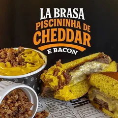 La Brasa Burger com Piscininha de Cheddar e Crispy de Bacon