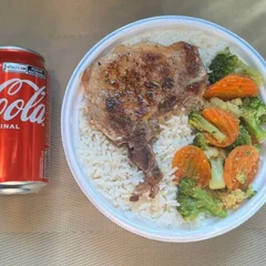 Bisteca & Legumes + lata Coca normal + R$ 14,99 leve outra marmitex